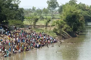 Category Historic EN Prints: People taking bath in ghataprabha river at hukkeri