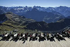 People on the viewing terrace of the Nebelhorn summit station