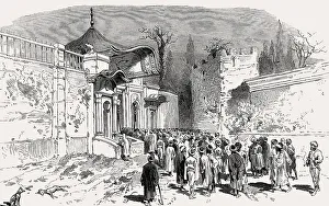 People waiting before the Imperial Gate