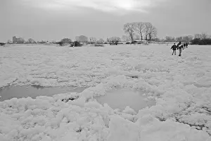 People walk across ice rink, frozen Elbe