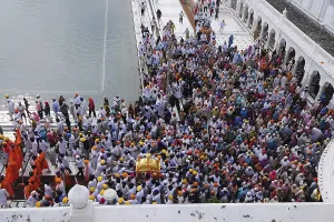 Peoples at pond, golden temple