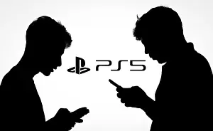 Category Historic EN Prints: Person holding cellphone with logo of video gaming platform PlayStation Network (PSN) in front of cihp