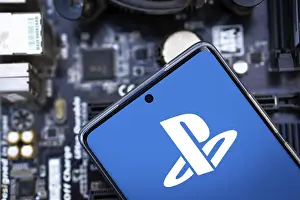 Category Historic EN Prints: Person holding cellphone with logo of video gaming platform PlayStation Network (PSN) in front of cihp