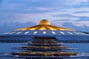 Phra Mongkol Thepmuni Memorial Hall
