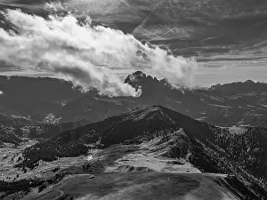 The Picberg, in the background the peaks of the Sassolungo group