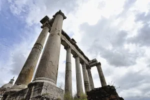 A picture of the amazing roman forum