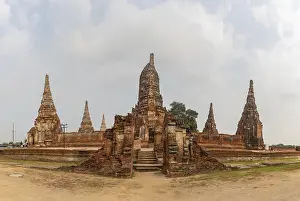 A picture of the central structure of the Wat Chaiwatthanaram Temple