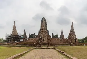 A picture of the central structure of the Wat Chaiwatthanaram Temple