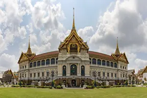 A picture of the Chakri Maha Prasat Throne Hall at the Grand Palace
