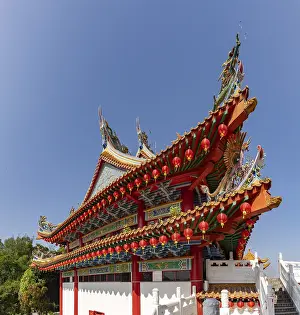 A picture of the colorful Thean Hou Temple