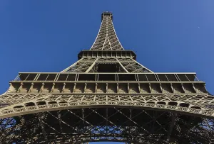 A picture of the Eiffel Tower (Paris)
