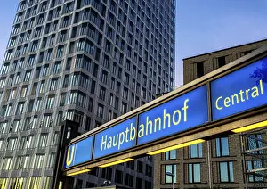 Category Cities DE Prints: The picture shows a modern high-rise building in Berlin