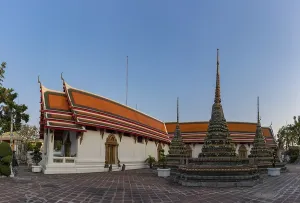 A picture of the spires at the Wat Pho Temple