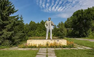 A picture of the Statue of Lenin in Chernobyl