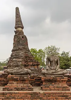 A picture of some statues at the Wat Chaiwatthanaram Temple