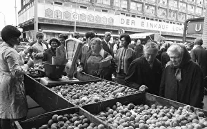 The picture was taken between 1965 and 1971