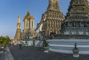 A picture of the Wat Arun Temple