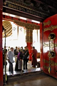 Pilgrims, Jamkhang Chenmo monastery