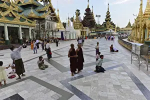 Pilgrims in the Shwedagon Pagoda