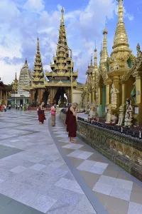 Pilgrims in the Shwedagon Pagoda