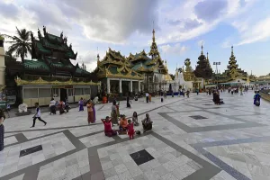 Pilgrims in the Shwedagon Pagoda