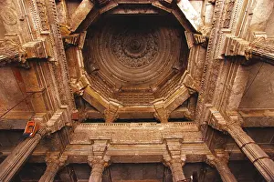 Pillars and ceiling at Jami masjid