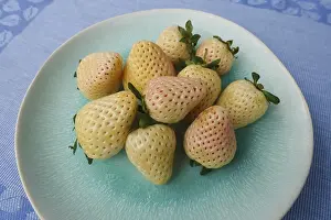 Pineapple strawberry, white pineapple strawberry