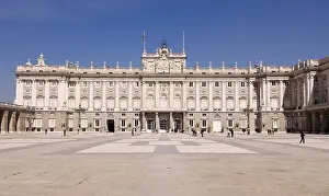 Plaza de Armas and entrance to throne room of Palacio Real