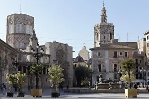 Plaza de la Mare de Deu, also Plaza de la Virgen with cathedral and tower Miguelete
