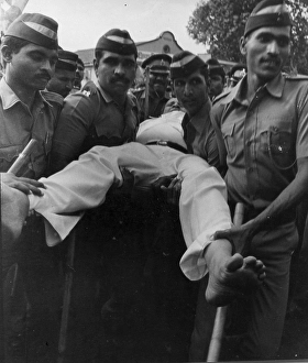Police arrest culprit, Mumbai, Maharashtra, India, Asia, 1900s, Asia