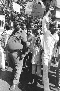 Police obese man regulating demonstrators, Mumbai, Maharashtra, India, Asia, 1900s, Asia