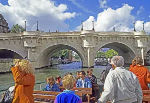 Pont Neuf, river Seine, people