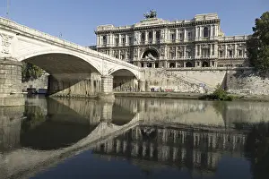 Ponte Umberto Tiber Bridge, Palazzo di Giustizia