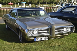 Pontiac Bonneville, 1970, at a classic car meeting in Buesum