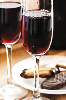 Port wine and chocolate biscuits