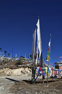 Prayer flags at Trumshingla pass