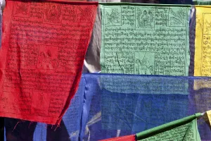 Prayer flags at Trumshingla pass