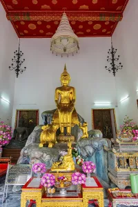 Prayer room in Wat Pho temple, sitting