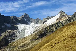 Pre De Bar Glacier and Mountains on Sunny Day