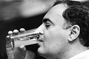 Prime Minister of India Rajiv Gandhi drinking lime juice, Mumbai, Maharashtra, India, Asia, 1985s, Asia