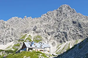 Prinz-Luitpold-House below the Hochvogel massif