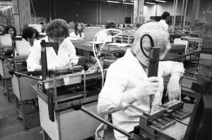 The production of electronic devices by female workers at the Siemens company on 23