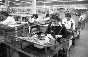 The production of electronic devices by female workers at the Siemens company on 23