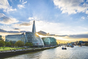 Promenade on the Thames, Potters Fields Park