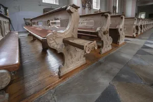 Pull-out emergency seats on the pews