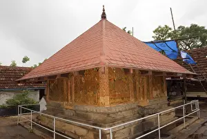 Pundareekapuram temple is dedicated to lord vishnu atop hill Midayikunnam near Thalayolapparambu