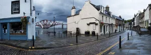Queensferry village, in the back the Forth Railway Bridge