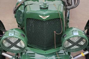 Radiator grille and headlights Aston Martin Ulster from 1935