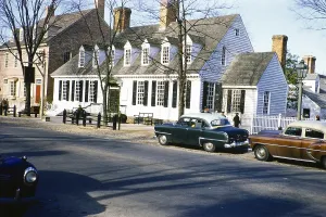 Raleigh Tavern and historic colonial buildings, Williamsburg, Virginia, USA around 1953