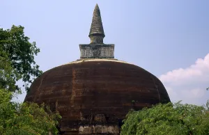 Rankot Vihara was built by Nissanka Malla